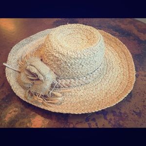Fun straw hat 🏖 with braided band