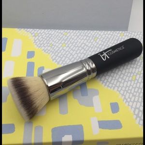 It Cosmetics Heavenly Buffing Foundation Brush #6