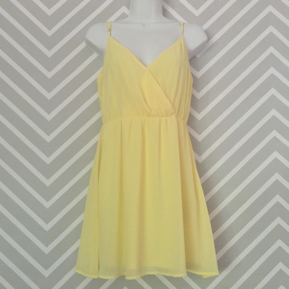 Yellow mini sundress 🌼