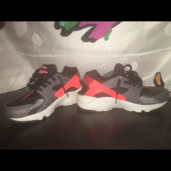 Nike Shoes - Nike huaraches