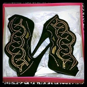 Size 9 heels JustFab