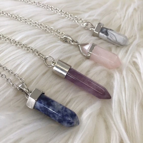 Urban Outfitters Jewelry - Crystal pendant necklace