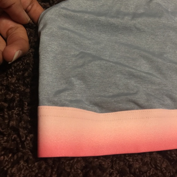 ❗️Last L❗️VS Gray & Pink Ombré Crossback Crop Top - Picture 4 of 4