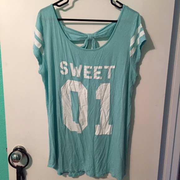 Size 2X: Light blue Top