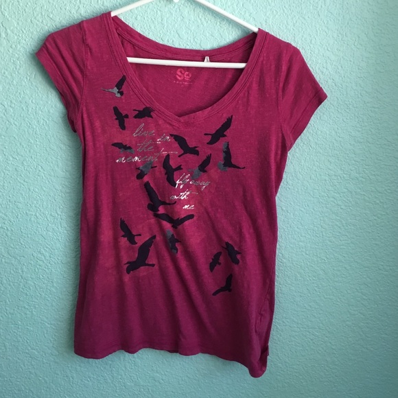 Pink t-shirt with bird detailing on the front