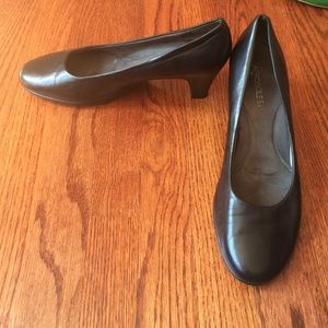 AEROSOLES pumps