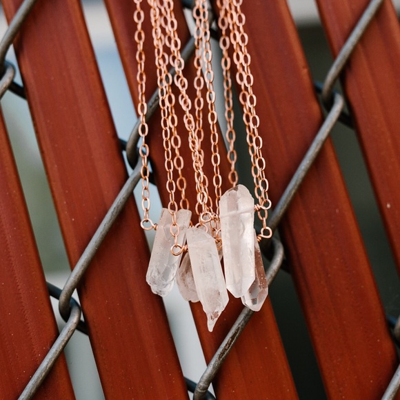 ⚡️SOLD OUT ⚡️Long Copper Quartz Necklace - Picture 2 of 3