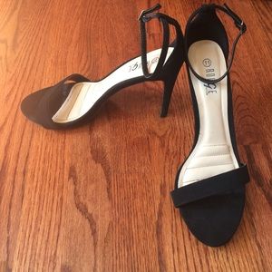 ROUGE two strap heels