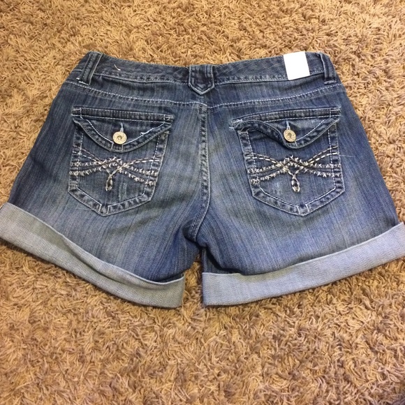 ⚜ Maurices jean shorts ⚜ - Picture 2 of 2