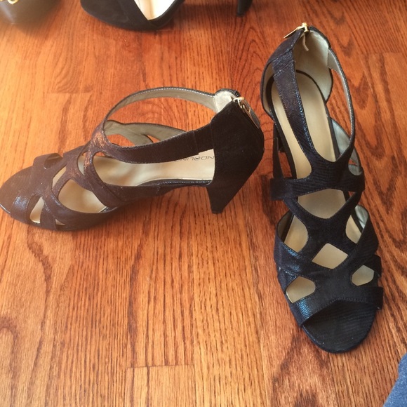 BANDOLINO cage heels