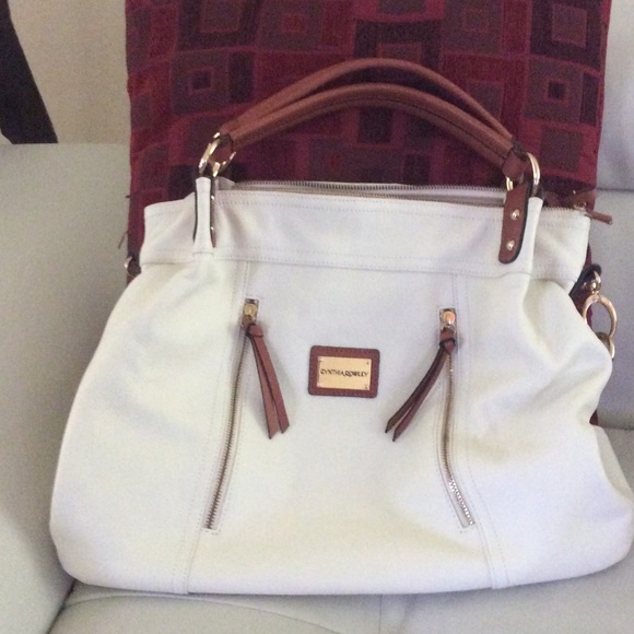 💕MAKE AN OFFER💕CYNTHIA ROWLEY LARGE TOTE Leather