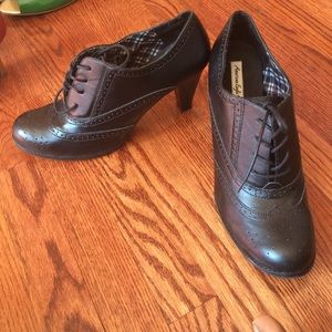 AMERICAN EAGLE high heeled oxfords