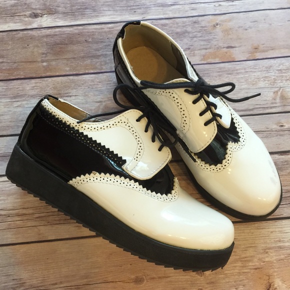 Shoes - School girl Platform Oxford Saddle Style Shoes