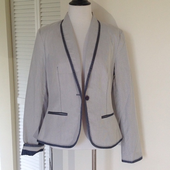 IZOD Jackets & Blazers - BEAUTIFUL BLAZER.