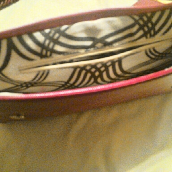 Clutch - Picture 2 of 2