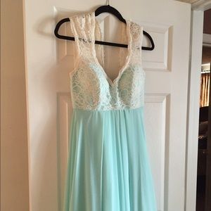 Mori Lee Madeline Style 693- Mint/ size 6