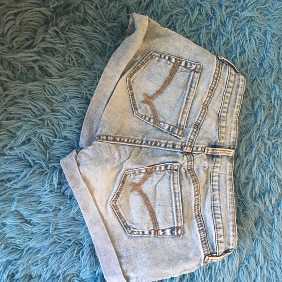 Bullhead Low Rise Short Denim Shorts - Picture 2 of 3