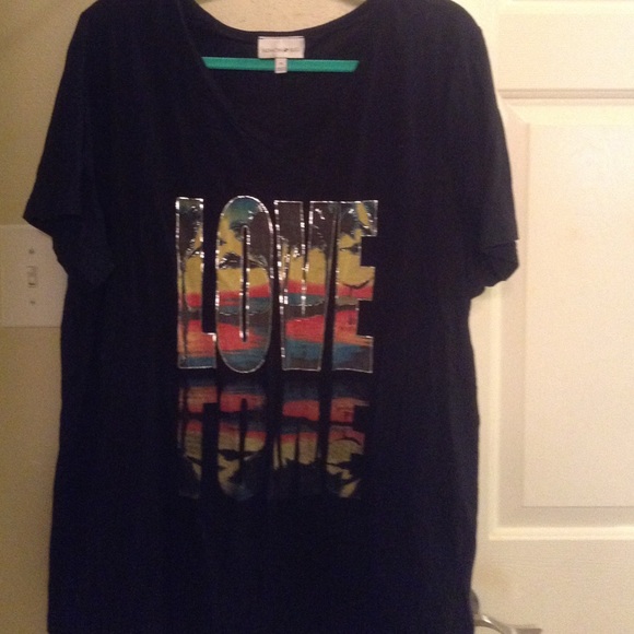 Love mirage vneck Tshirt
