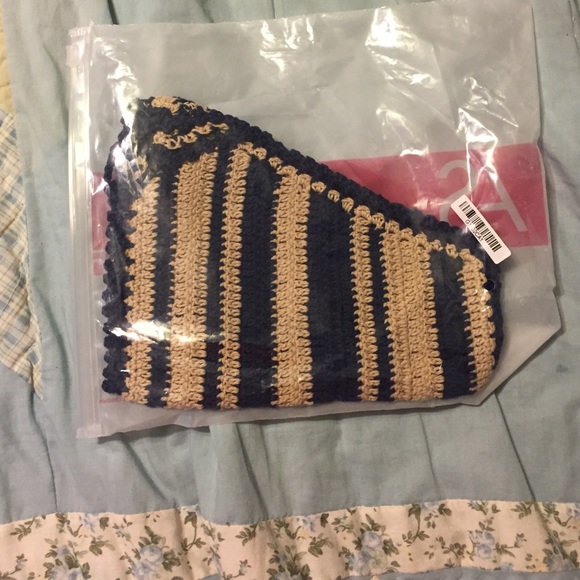 ITS HERE!! Blue and Tan crop top🔆 - Picture 3 of 4