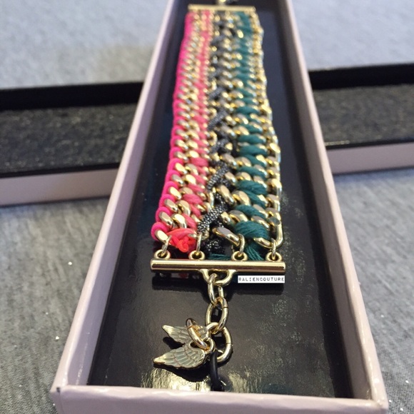 Gorgeous VS Chain Bracelet - Picture 2 of 4