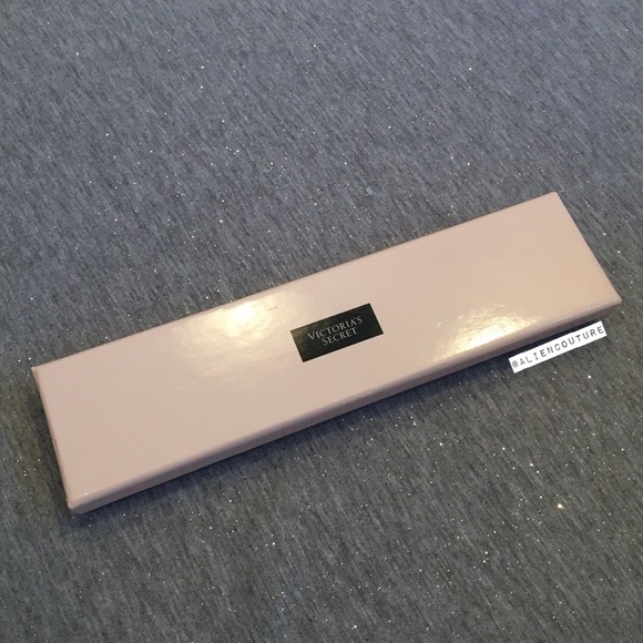 Gorgeous VS Chain Bracelet - Picture 4 of 4