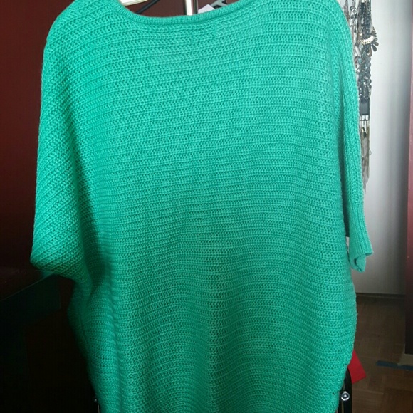 Yellow wavy sweater - Picture 2 of 2