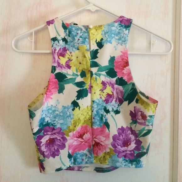 Floral Crop Top - Picture 2 of 3