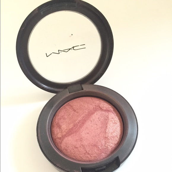 MAC Gleeful Mineralize Blush