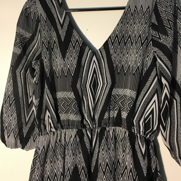 Dress with sheer sleeves - Picture 2 of 3