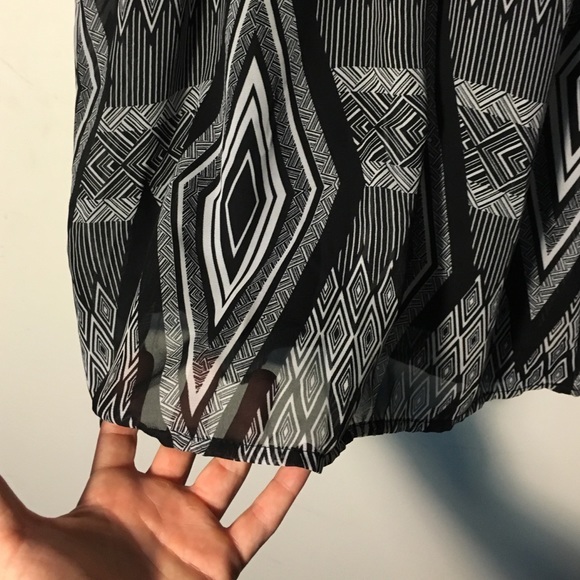 Dress with sheer sleeves - Picture 3 of 3