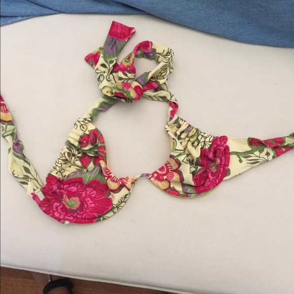 Gorgeous floral bikini top!