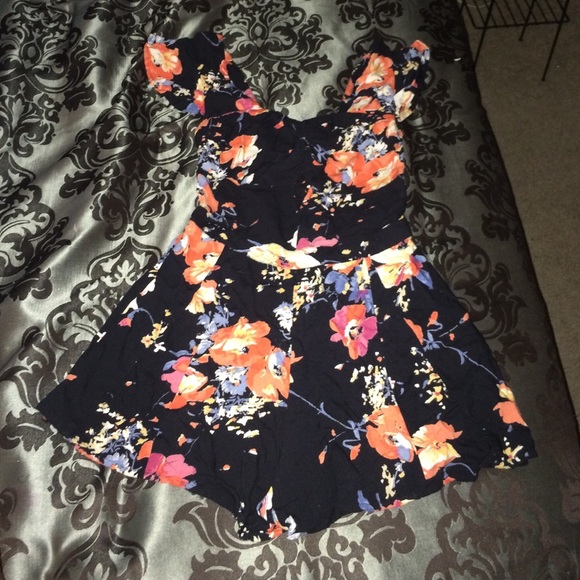 Summer time Romper - Picture 2 of 3