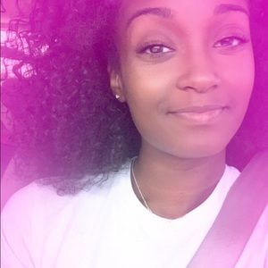 Meet your Posher, Tia