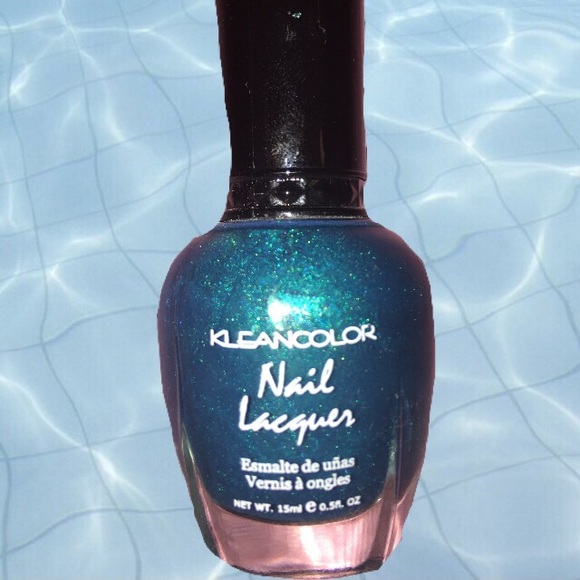 Glittery Turquoise nail polish ✨