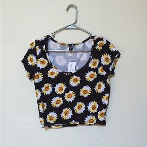 WINDSOR Tops - Never Worn Floral Crop Top! WINDSOR Tops - Never Worn Floral Crop Top!