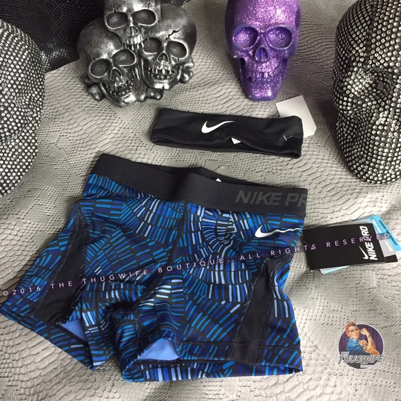 Nike Pants - NWT Nike pro 3 inch short with mesh