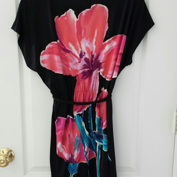 *Sale* NWOT Black Floral Dress - Picture 3 of 3