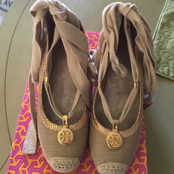 Designer Tory burch shoe - Picture 1 of 3