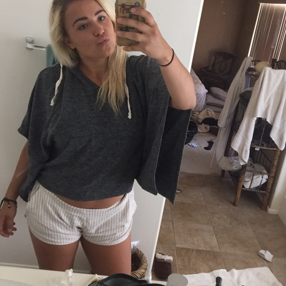 Grey t. Hoodie