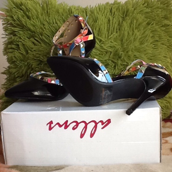 ELEGANT❤️BRAND WILD NWOT DIVA LOUNGE SHOEE - Picture 2 of 2