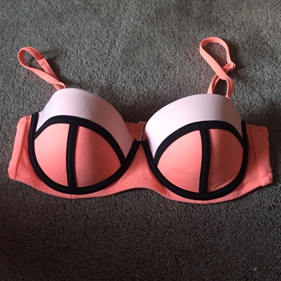 🌺🌻Lightly used Victoria secret swim top!!!