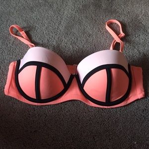 🌺🌻Lightly used Victoria secret swim top!!!