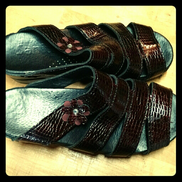 🌠Reduced! Sanita slip on sandals