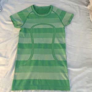 Lululemon swiftly tech green stripe top. Sz 6