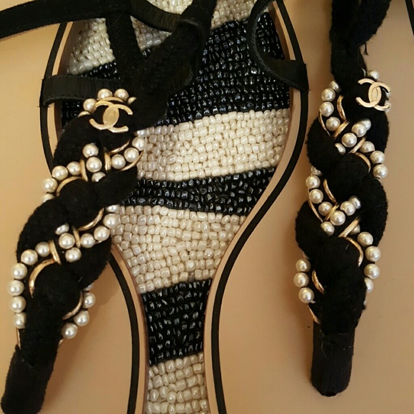 Chanel sandals size 37 1/2 (runs small) - Picture 3 of 4