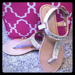 Nude/gold rhinestone sandals👣😍