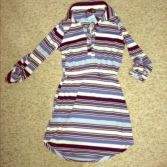 Lace up front blue and white striped dress 💙