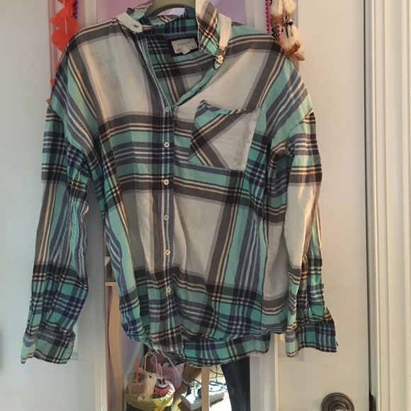 Button down - Picture 1 of 1