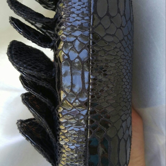 Black Ruffled Clutch - Picture 3 of 4