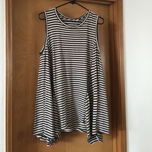 Chloe K brand for Nordstrom short sleeve flowy top